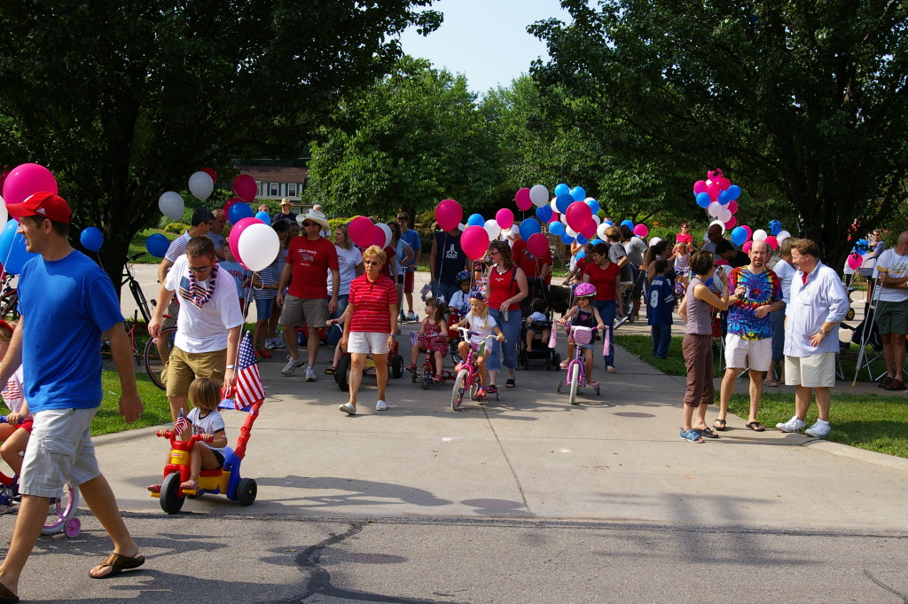 Folks heading out for the 4th of July Parade!